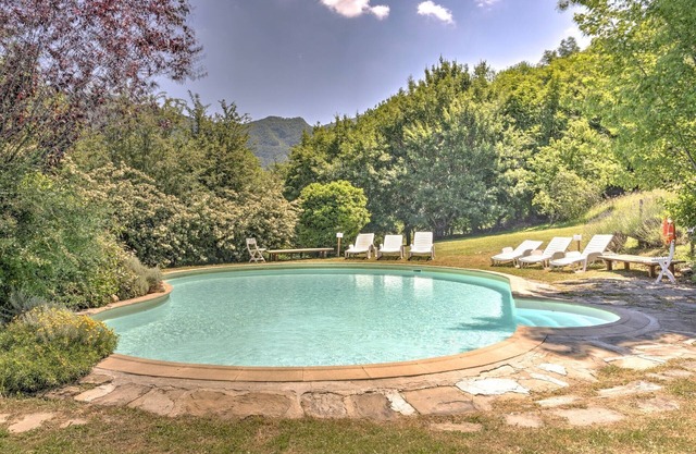 Apartamento independiente con piscina.