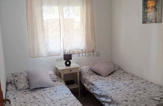 Apartamento en urbanización con piscina a 400 metros de la playa.