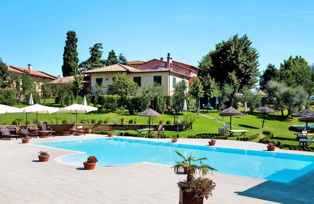 Apartamento en Vinci con piscina y spa