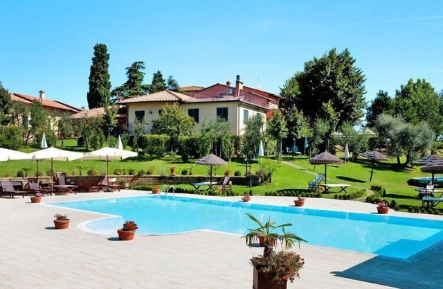 Apartamento en Vinci con piscina y spa
