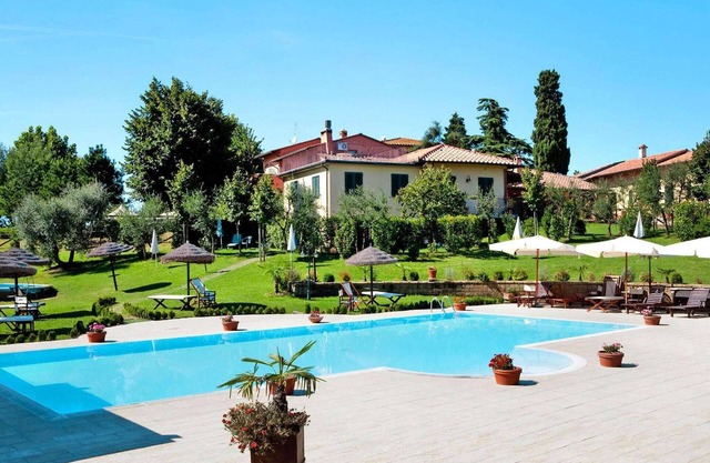 Apartamento en Vinci con piscina y spa