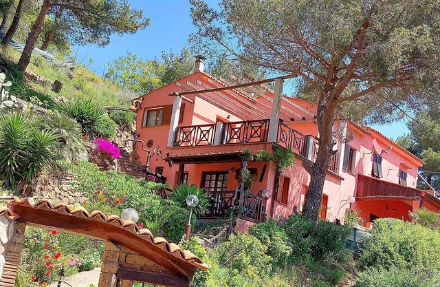 apartamento en villa con terraza con vistas al mar