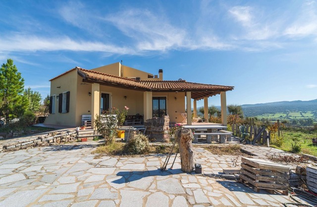 Apartamento en villa "Immersa Nella Natura" con vistas, terraza privada, piscina compartida y Wi-Fi