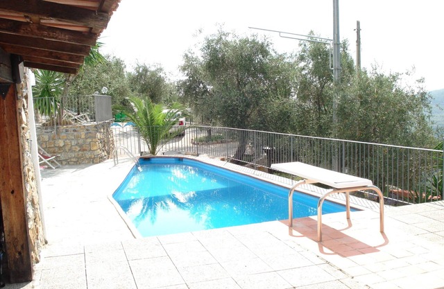 Apartamento en chalet con piscina a 15 km de las playas