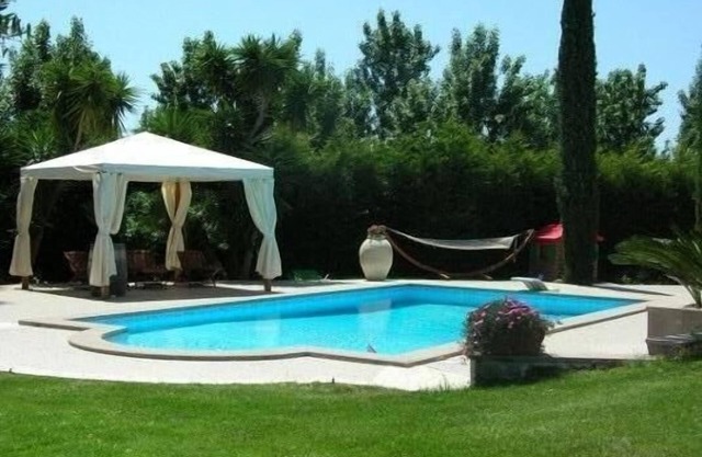 Apartamento en villa, amplio jardín, piscina, spa, cerca del mar de Roma