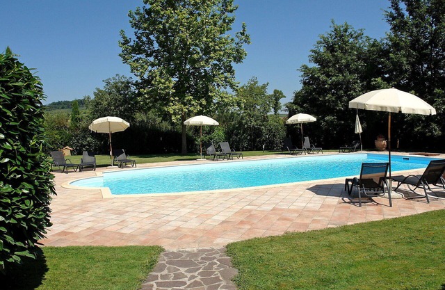 Bonito apartamento en villa con WIFI, piscina, TV, terraza, aparcamiento, cerca de San Gimignano