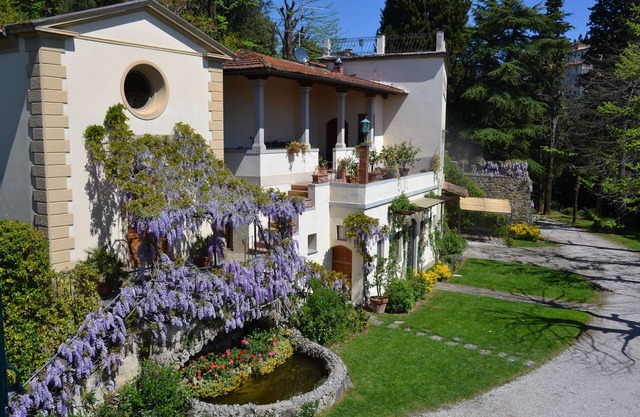 Apartamento en villa con jardín y vistas a Florencia.