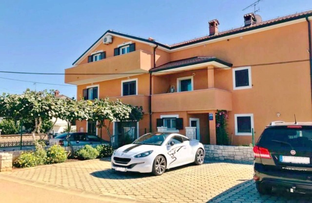 Apartamento en Zambrattia, cerca del mar, jardín, barbacoa, WiFi, estacionamiento