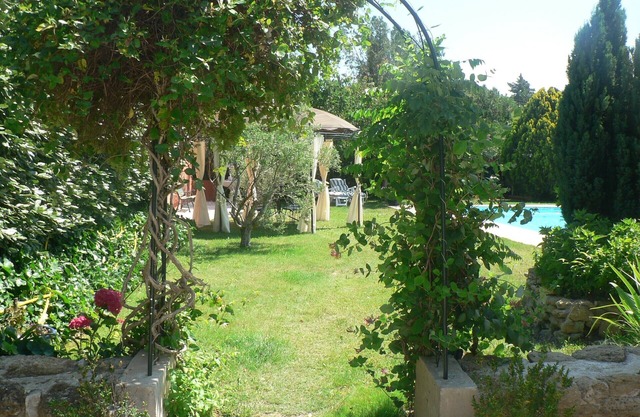 Apartamento indépendant- T 2 en una villa - piscina y jardín.