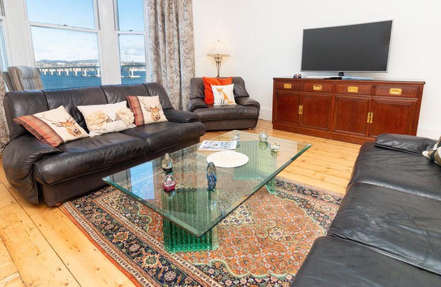 Apartment 'Invertay' Newport on Tay, 15 Minute Drive St Andrews Golf