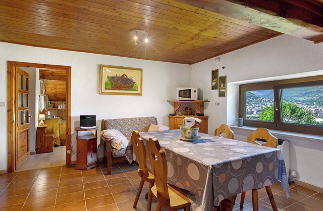 Apartamento 'Emilia' con vistas a la montaña, jardín privado y Wi-Fi