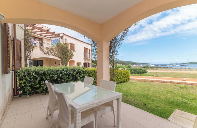 Apartamento "I Mirti di Porto Pozzo" cerca de la playa con vistas al mar, jardín y terraza