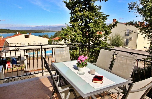 Apartments Ivanka / Apartment Ivanka - with Balcony and Sea View