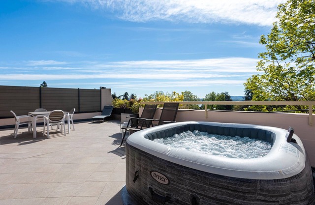 Apartamento 'Jacuzzi E Vistalago' con Vista al Lago, Wi-Fi y Aire Acondicionado