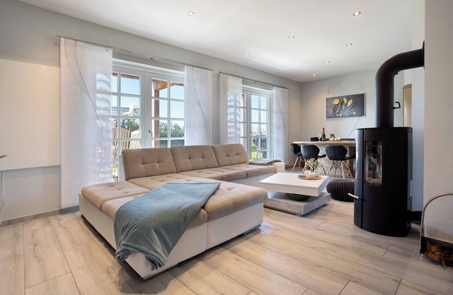 Apartamento 'Komfortables Ferienhaus Hafen' con terraza privada, jardín privado y Wi-Fi