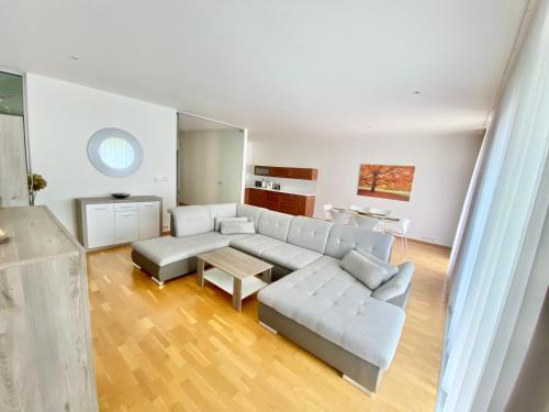 Apartment Korunni Dvur 130m2, 2 Free Parkings