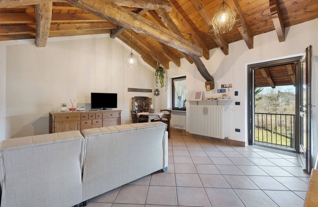 Apartamento 'L' Antico Fienile' con jardín privado, Wi-Fi y aire acondicionado