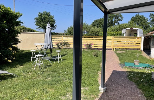 Apartment 'La Détente' with Private Terrace, Private Garden and Wi-Fi