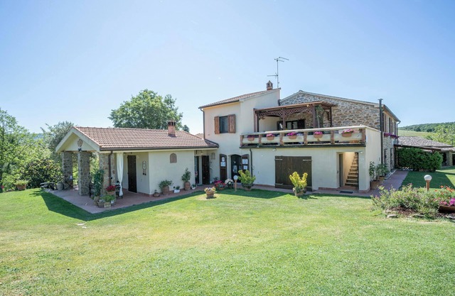 Apartamento La Quercia con vistas a la montaña, terraza, piscina compartida y Wi-Fi