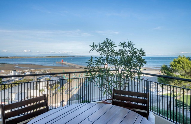 Apartamento "La Terrazza Sul Faro" con vistas al mar, balcón y Wi-Fi