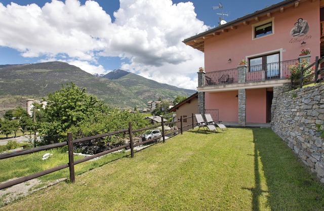 Apartamento 'La Maison De Deni - Vista Castello' con vistas a la montaña