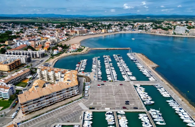 Apartment 'La Ona' with Sea View, Wi-Fi and Air Conditioning