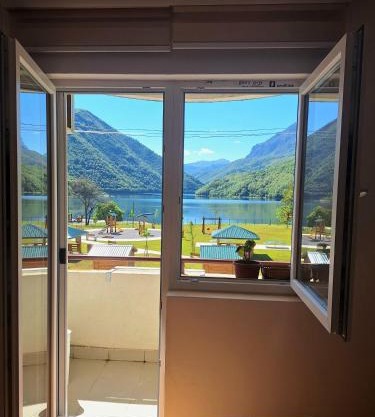 Apartment Lake story