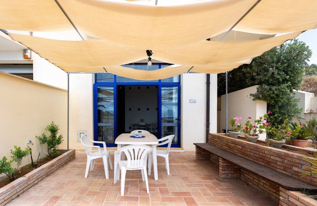 Apartment 'Lara Piano Terra Sul Lungomare' with Wi-Fi and Air Conditioning