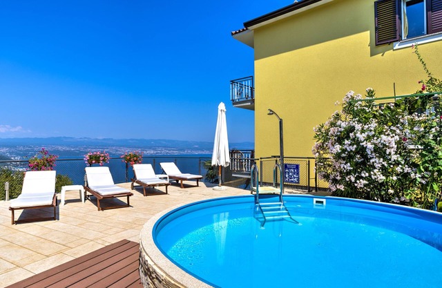 Apartamento Laurus by Interhome