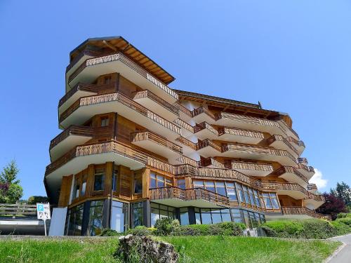 Apartment Le Bristol C32 by Interhome
