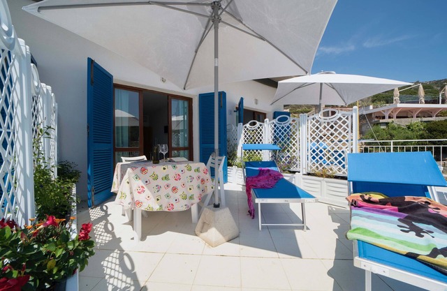 Apartamento 'Le Sirene Mono 8' con terraza compartida, Wi-Fi y aire acondicionado