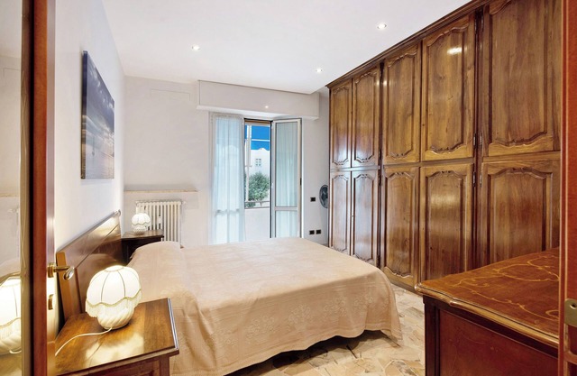 Apartamento 'Le Vele' con vistas al mar, jardín compartido y balcón