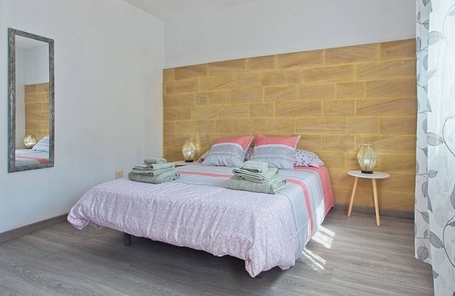 Apartamento 'Leopoldo II' con vistas a la montaña, piscina exterior y Wi-Fi