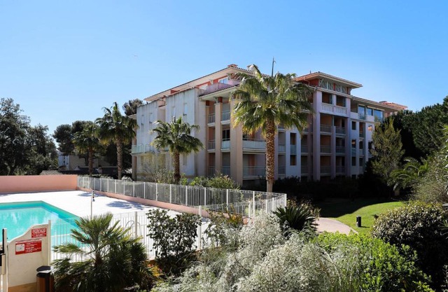 Apartment Les Calanques du Parc-2 by Interhome