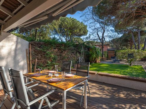 Apartment Les Terrasses de Cavalière II by Interhome