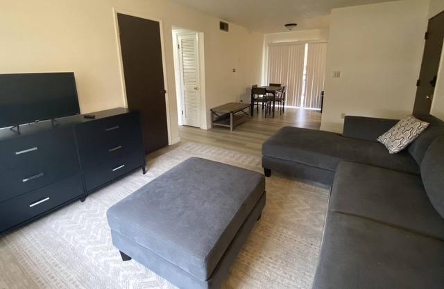 Apartment Less Than a Mile From Kinnick and UIHC!