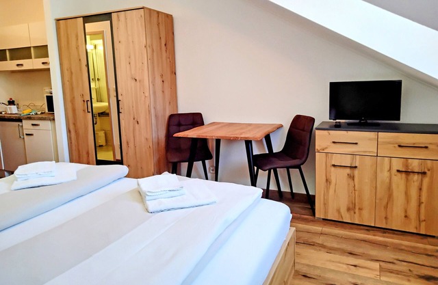 Apartment living/sleeping room on the top floor without balcony, no. 339
