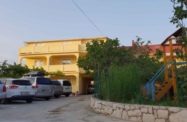Apartment Lopar 1