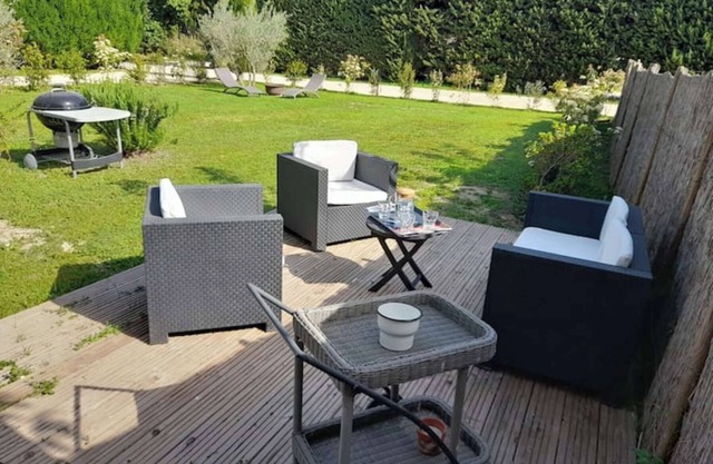 Apartamento 'Lou Grand Jas' con vistas a la montaña, jardín privado y Wi-Fi