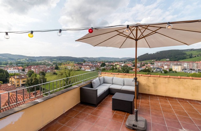 Apartamento 'Luminoso' con vistas a la montaña, terraza privada y Wi-Fi