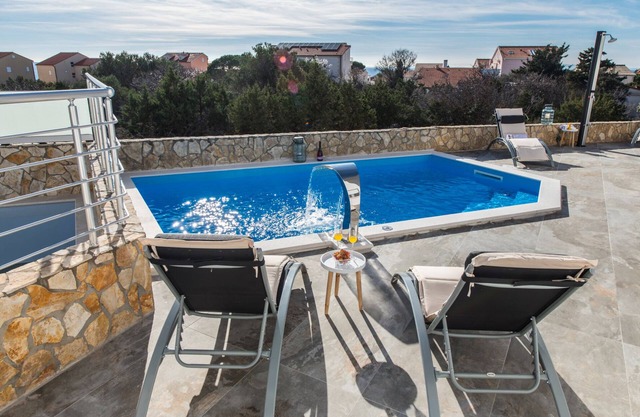 Apartment Luka With a Private Pool