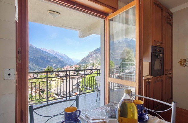 Apartamento 'Maison Du Soleil - Bien-être' con vistas a la montaña, terraza privada y Wi-Fi
