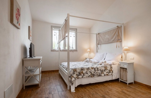 Apartamento 'Malva' con piscina compartida, Wi-Fi y aire acondicionado