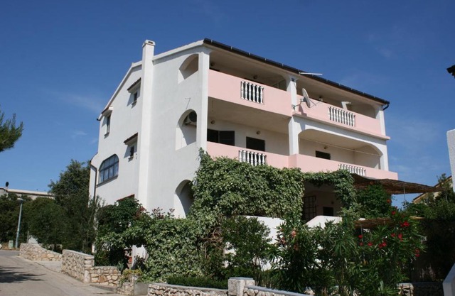 Apartment Mandre 523b