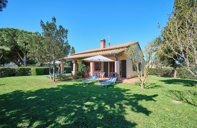 Apartamento "Mare Etrusco Villetta D2" con jardín privado y Wi-Fi