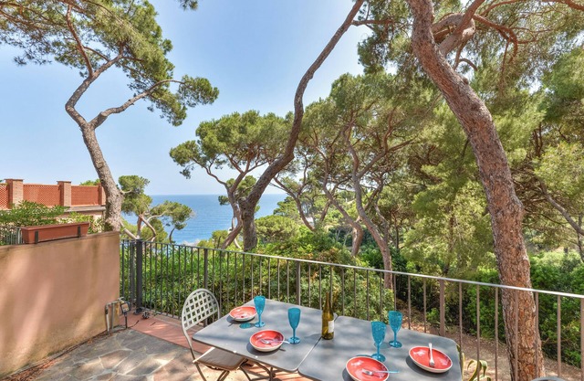 Apartamento 'Margherita' con vistas al mar, terraza privada y balcón