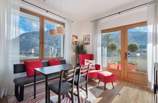 Apartamento 'Maria Beatrice Rosso' con vistas al lago, terraza privada y Wi-Fi