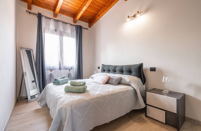 Apartamento 'Matilde' con vistas a la montaña, Wi-Fi y aire acondicionado