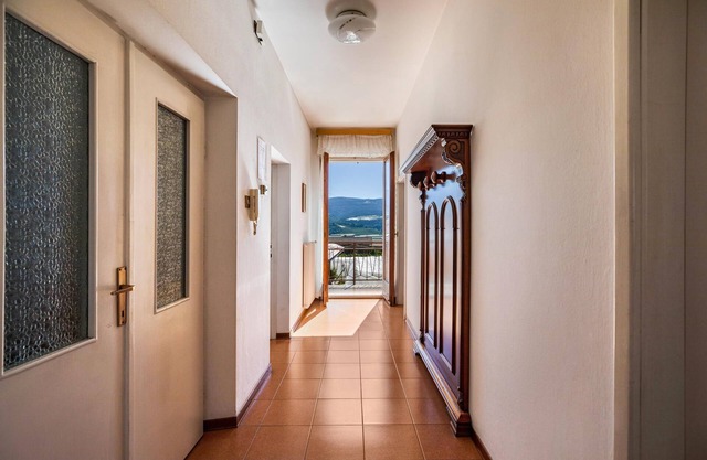 Apartamento Melax con vistas a la montaña y jardín que admite mascotas