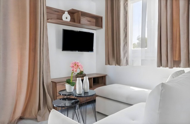 Apartamento 'Miralis' con vistas a la montaña, Wi-Fi y aire acondicionado